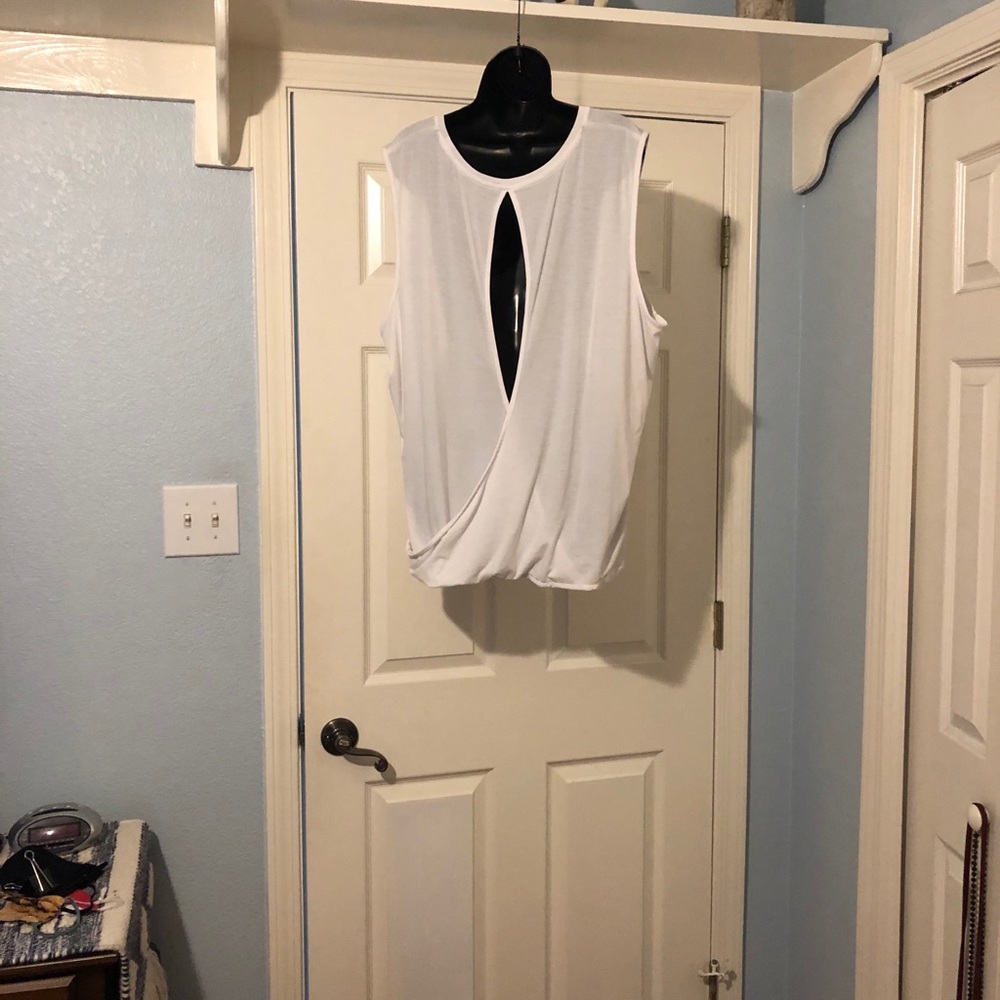 ATHLETA WHITE WORKOUT TOP OPEN BACK 2XL NWOT